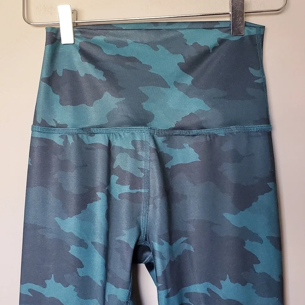 NWOT Beyond Yoga Camo High Waisted Midi Leggings